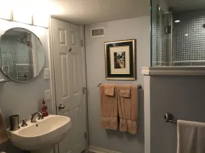 2 Steps SE of Dallas   Waterfront 4 Bedroom 2 Bath  Sleeps 12   2400 sq ft - Image 2