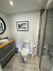 Front Line Beach Apartment, avec une vue imprenable, parking espace alloué et Wi-Fi - Image 2