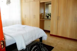 Elegant 3 bedroom apartment near the airport - Image 5