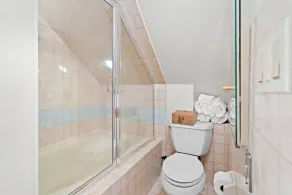 Prime Location, Private Loft Apartment. Well-Appointed for Comfort & Convenience - Image 4