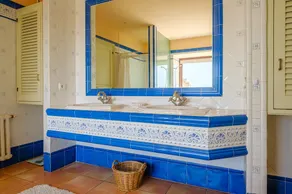 Elegant Villa with Pool, Jacuzzi, Garden, Terrace, Air-Conditioning & Wi-Fi - Image 2