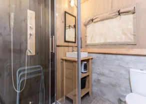 Ultimate glamping experience with family - Image 5