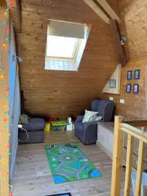 Rolig beliggenhed med en fantastisk udsigt. Legeværelse. Terrasse, stor have. - Image 2