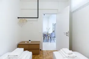 Modern 2-Bedroom Apartment in Downtown Glyfada - Image 5