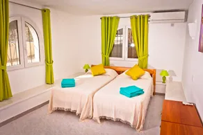 2 Bed Lägenhet i med privat pool och terrass nära alla bekvämligheter - Image 4