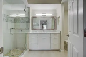Updated modern 1st floor condo on Carlin Park and close walk to the ocean - Image 5