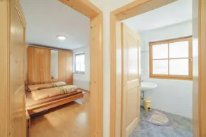 Cozy Strickerhof 1 Holiday Apartment with Mountain View & Balcony - Image 3