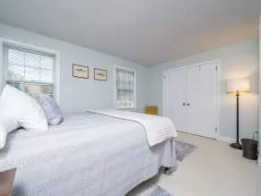 Clean & Bright 2 Bedroom Cottage shares 8 Acres - Image 5