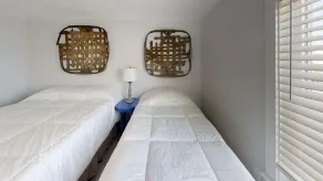 2019 FULLT RENOVERET 3 BDRM OCEANFRONT CONDO !! - Image 4