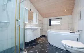 Vackert hem i Rønde med kök - Image 3