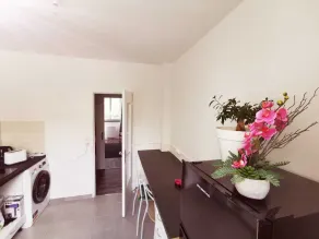 Spacious apartment near RER C station - Image 2