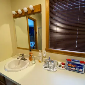 Spacious 2-bedroom condo with mountain views & lots of hiking - Image 4