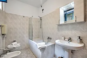 Diana & Mark family house - Happy Rentals - Image 3