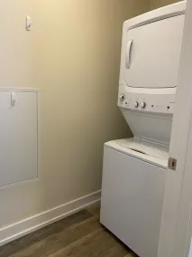 Downtown Adrian apartment with parking and wifi - Image 2