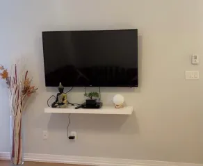 Beautiful cozy 1 bedroom condo in the heart of Toronto - Image 3