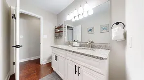 Stay pet friendly big backyard. Plenty of room for everyone!! - Image 3