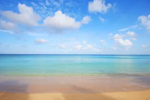 Modern 3 bedroom with pool, 5 minute walk to beach - Image 5