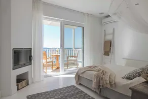 Villa Madouri 5 bed seafront villa with private pool - Image 5