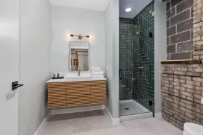 Downtown 5BR with private patio - Image 2