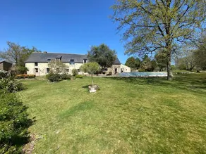 Charming accommodation with swimming pool and garden. - Image 5