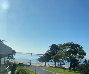 Beachside Getaway - short stroll to beach and shops. Pet friendly with approval - Image 4