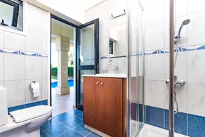 Frente a la playa Villa con piscina. Ideal para familias. Mucha privacidad. - Image 4