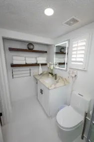Lovely 2-bedroom loft with hot tub. - Image 2