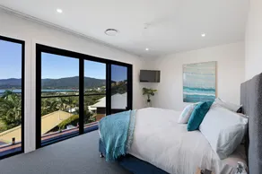 Luxury 5 bedroom home with private pool and spectacular ocean views - Image 4