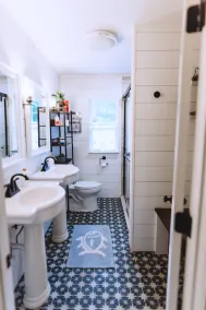 Little Blue Cottage: a wooded getaway near beaches and towns - Image 2