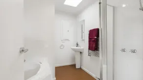 Beach Side - Free WIFI, Pet Friendly (FENCED) & Walk To The Beach - Image 2