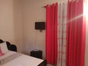Comfy and Luxurious Studio Apartment - Image 2