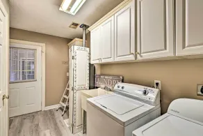 1 Mi to Cape Fear River: Pet-Friendly Retreat - Image 2