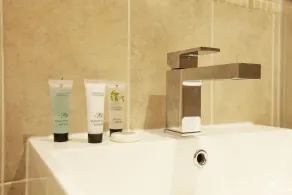 The Wesley Luxury City Apartment - Image 2