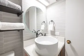 Cozy & Elegant Studio in the heart of Waikiki - Image 5