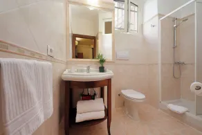 Romulus Rooms by Hostand - Image 5