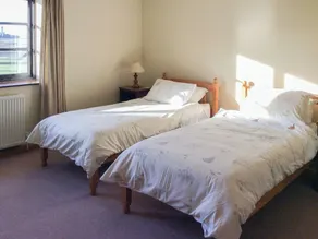 4 chambres à coucher à Hawkesbury Upton - Image 4