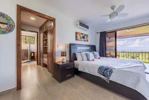 Affordable, Breathtaking Luxury! Private yet Close to Everything - Image 3