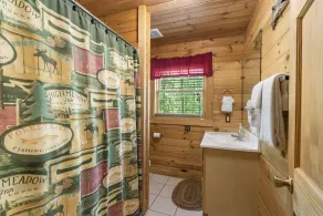 Afsondret Amazing Cabin, Perfekt beliggenhed, Hot Tub, dæk med udsigt, Loft, Game Bord, I n��rheden af ​​Big Cedar Trophy Buck - Image 4