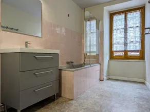 Charming Village Cottage with Courtyard, near Lavaudieu & Doulon Church - Image 3