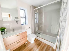 Beautiful 3-bed house in Bath with free parking - Image 3