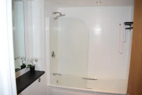 Penthouse 1-bed Apartment With Amazing Views - Image 3