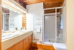 Chalet Buddies - Large chalet with jacuzzi and sauna - Image 5