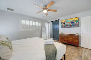 Perfect Old Town Location! Low Fees! Pool Heating Included. Good Vibes! - Image 5