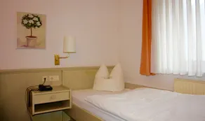 Single room with shower and WC - Image 3