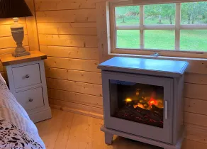 Seal Point Cabin, peaceful, private, couples retreat, loch edge & pet friendly (1 only) - Image 2