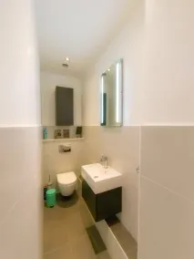Modern Finchley Apartment with Garden - Image 4