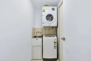 Top Floor Apartment with Pool Gym and BBQ Oasis - Image 4