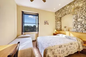 Country house surrounded by nature, with pool, tennis, perfect for groups - Image 4