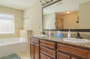 Serene Family Hideaway 4Br w Pool Table - Image 3
