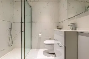 Luxurious property with downstairs bedroom and wet room,large garden,games room - Image 3